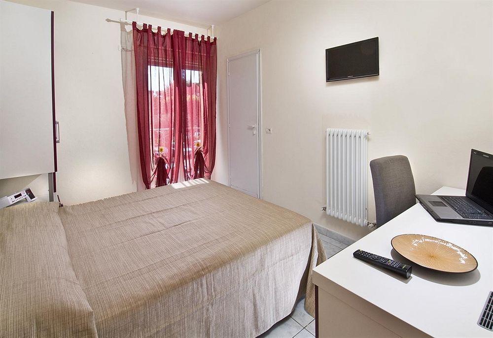 Rosy Hotel